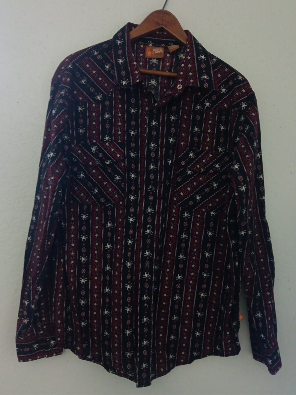 Western Button-Up Shirt in Burgundy and Black Sz L Rockabilly Skulls